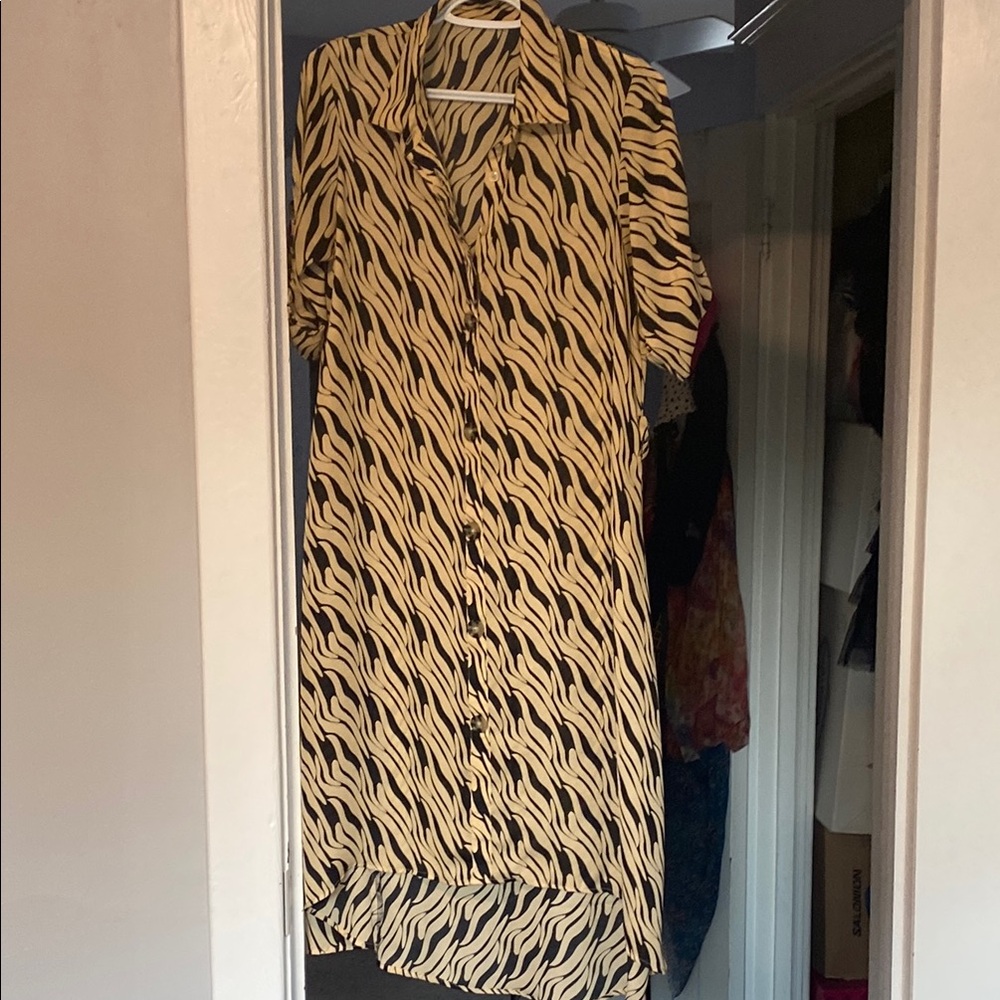 Stylish Black and Cream Patterned Dress size large midi high low dress